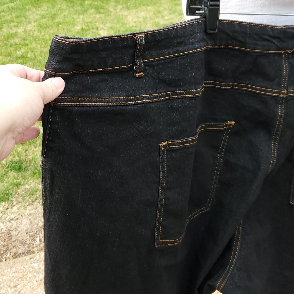 Woman within dark jean Bermuda shorts 38W - Picture 2 of 5